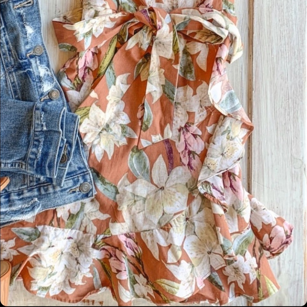 Selling this pretty dress brand new with taggs